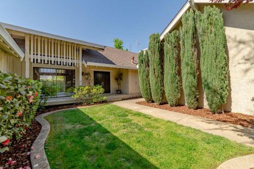 125 Crow Canyon Dr, Folsom, CA 95630-2043