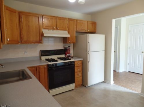 183 Mary Ct, Bridgewater NJ  08807-5652 exterior