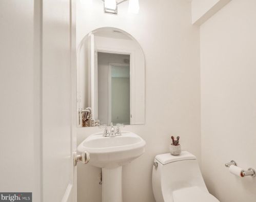 11801 Ambleside Dr, Rockville MD 20854-2109 exterior