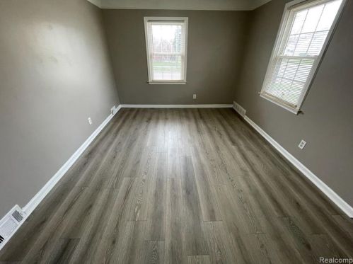 24449 Annapolis St, Dearborn Heights MI  48125-1915 exterior