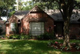 1750 Maux Dr, Houston TX  77043-3318 exterior