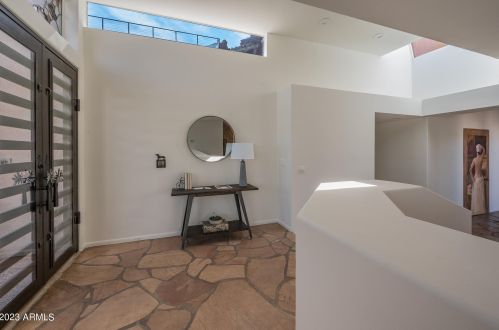 5761 Echo Canyon Cir, Phoenix AZ  85018-1270 exterior