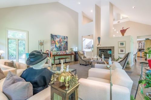 55 Finch Frst Trl, Atlanta GA 30327-4576 exterior