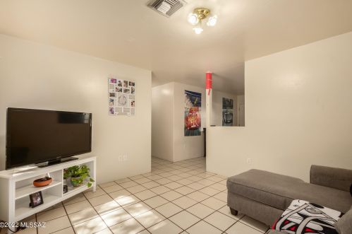 509 Cherokee, Tucson AZ 85745-2317 exterior