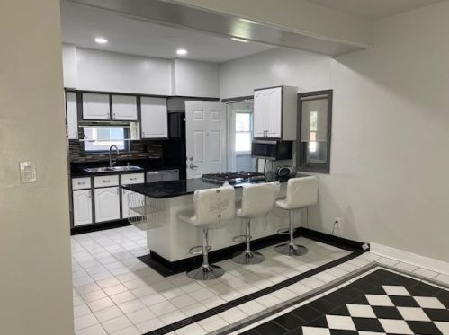 5822 Huron St, Chicago IL 60642-5725 exterior