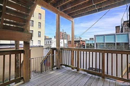 35 Hilliard Ave, Edgewater NJ 07020-1256 exterior