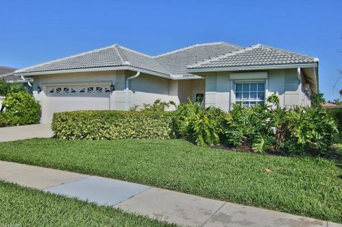 7084 Falcons Glen Blvd, Naples, FL 34113-2667