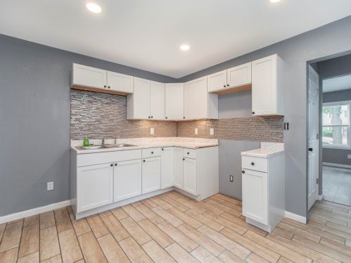 4677 45th St, Milwaukee, WI 53220-4101