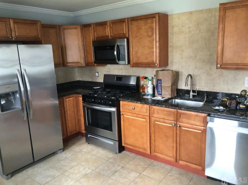 11 Comstock Rd, Edison NJ  08817-3819 exterior