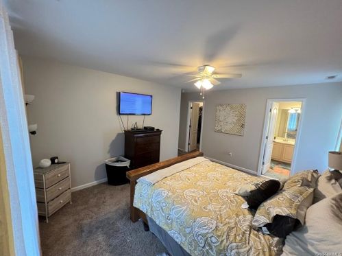 20 Dogwood Dr, Middletown NY 10940-1801 exterior