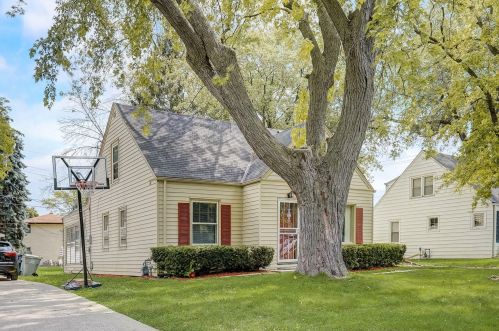 4028 83rd St, Milwaukee, WI 53222-1804