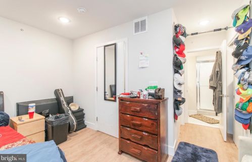 1958 8th St, Philadelphia PA 19122-2023 exterior