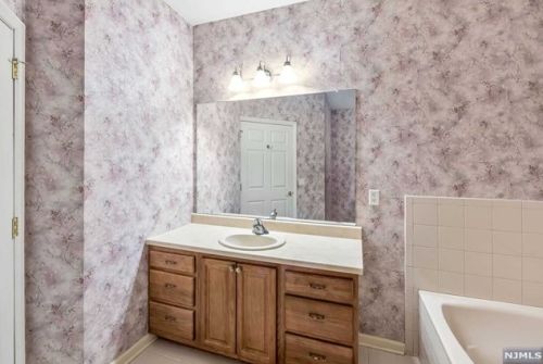 3326 Franklin Ln, Rockaway NJ 07866-5820 exterior