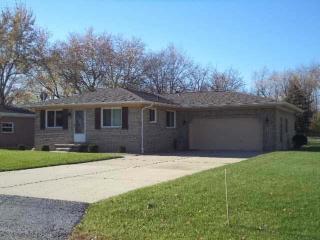 15601 Cedar St, Monroe, MI 48161-3681