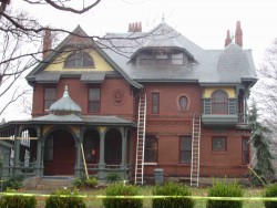 303 Franklin St, Newton, MA 02458-2302