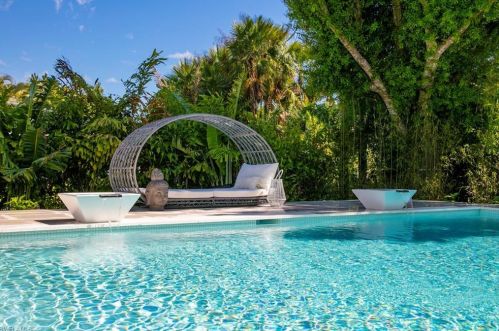 3770 Crayton Rd, Naples FL 34103-3529 exterior