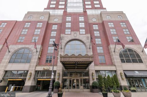 440 Broad St, Philadelphia PA  19146-4900 exterior