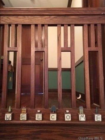 16 Sarina Dr, Commack NY 11725-1805 exterior