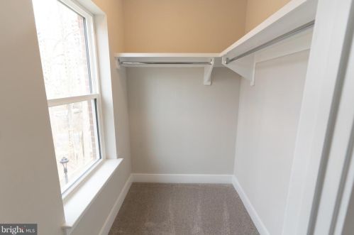 10326 Grosvenor Pl, Rockville MD 20852 exterior