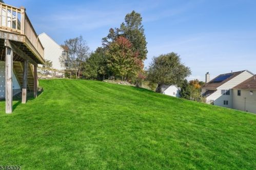 11 Bakley Ter, Town Center NJ  07052-2169 exterior