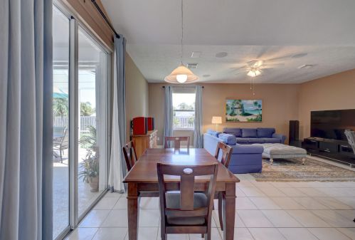 2885 Eagle Dr, Fort Pierce FL 34951-2374 exterior