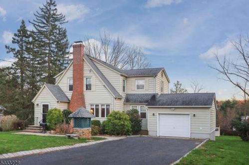 132 Emerson Ln, Berkeley Heights, NJ 07922-2453