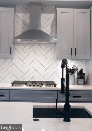 1313 29 St, Philadelphia PA 19121-4503 exterior