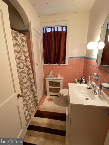 3204 Cv Rd, Camden NJ 08110-3512 exterior