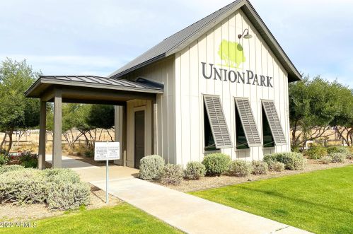 25818 20 Ln, Phoenix AZ 85085-1714 exterior