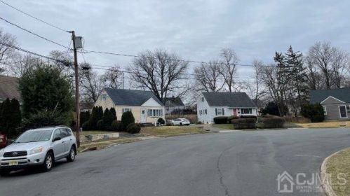 7 Carol Pl, Edison NJ 08817-4804 exterior