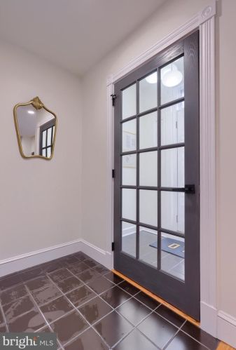 18 Walnut St, Lancaster PA  17602-4924 exterior