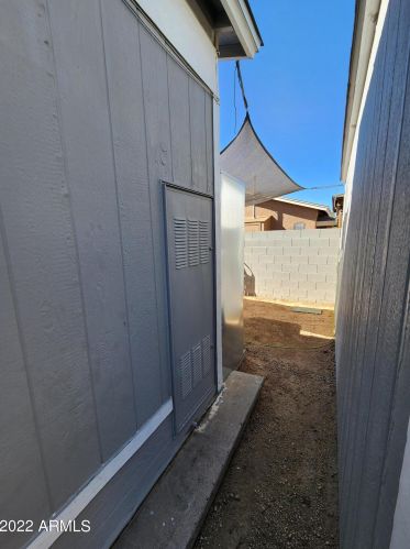 18214 2nd St, Phoenix AZ  85022-1006 exterior