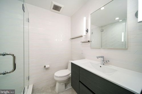 722 Broad St, Philadelphia PA 19146-3119 exterior