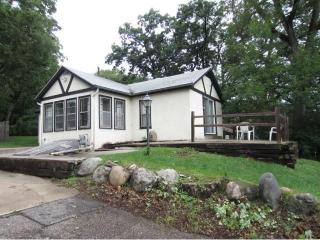 13222 Dahlgren Rd, Hopkins, MN 55305-4006