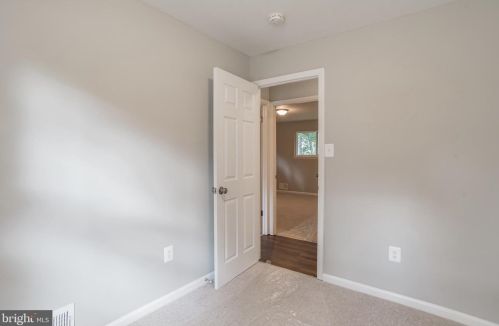 14005 Congress Dr, Rockville MD 20853-2668 exterior