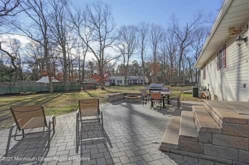 305 Brick Ave, Berkeley Township NJ 08721-3207 exterior