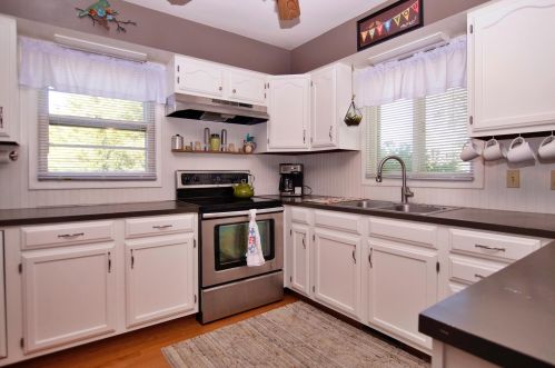 2831 Glenside Blvd, Meskegon, MI 49441-3801