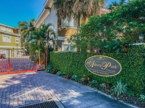 4907 Bayshore Blvd, Tampa FL 33611-3802 exterior