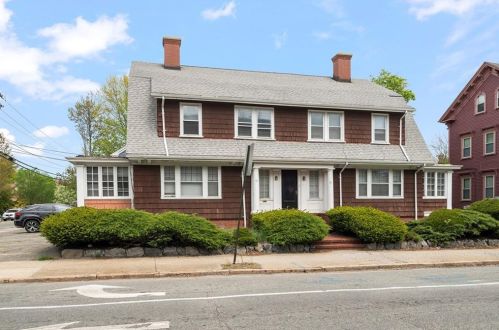 84 Angell St, Providence, RI 02906-5313