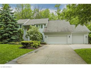 6815 Teasel Ct, Cleveland, OH 44139-5052