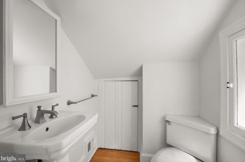 8526 Georgetown Pike, Mc Lean VA 22102-1206 exterior