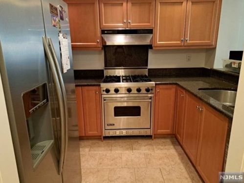 502 Chase Ct, Edgewater NJ  07020-1610 exterior