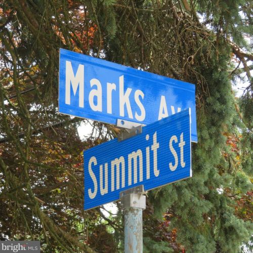 202 Marks Ave, Darby PA 19023-1712 exterior