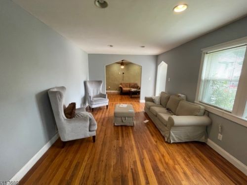 28 Carrelton Dr, Paterson, NJ 07522-1037