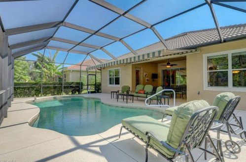 8230 Valiant Dr, Naples FL 34104-6676 exterior