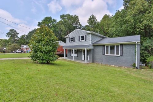 890 Kings Grant Dr, Atlanta GA  30318-6022 exterior