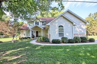 1108 Adelaide St, Fenton MI  48430-2614 exterior