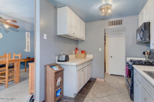 5743 38 Dr, Phoenix AZ 85053-2811 exterior