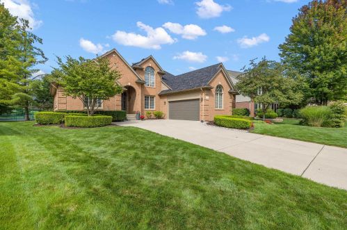 1039 Bloomview Cir, Rochester MI 48307-1728 exterior