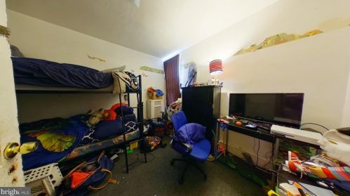 5833 3 St, Philadelphia PA 19120-1865 exterior